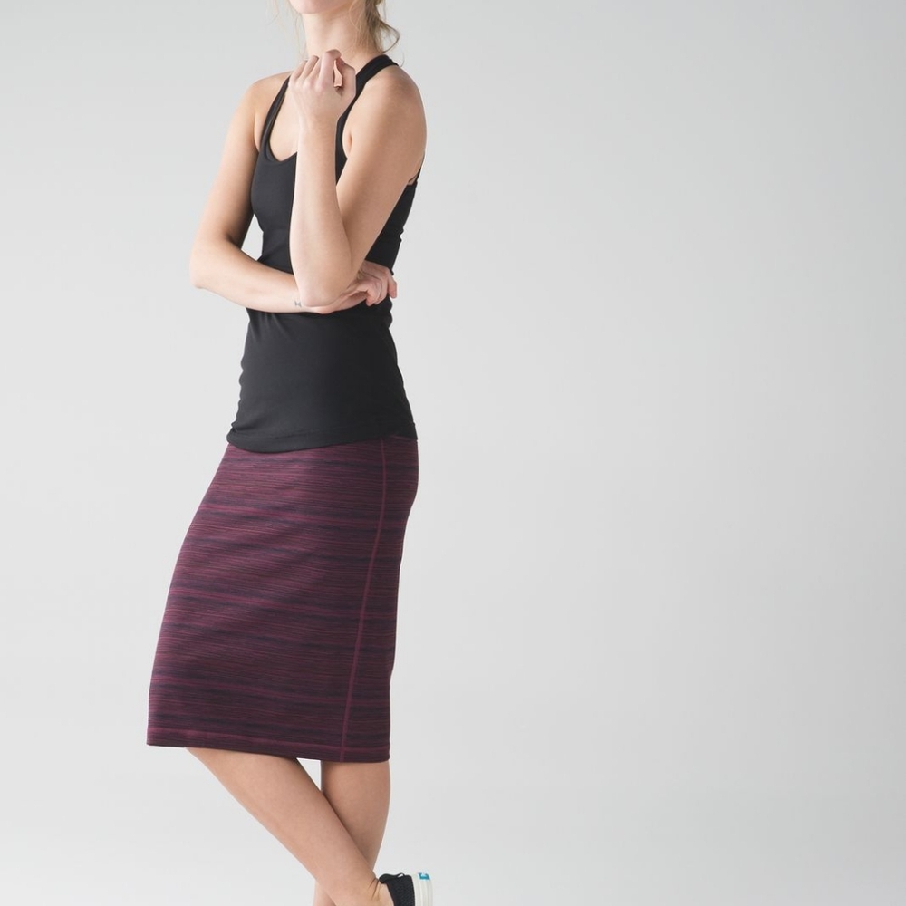 NWOT 💎 Lululemon Tube And From Skirt Cyber Red Grape Bordeaux Drama Size 4